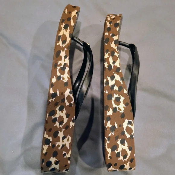 Tory Burch Leopard Print Flip Flops - Picture 3 of 4